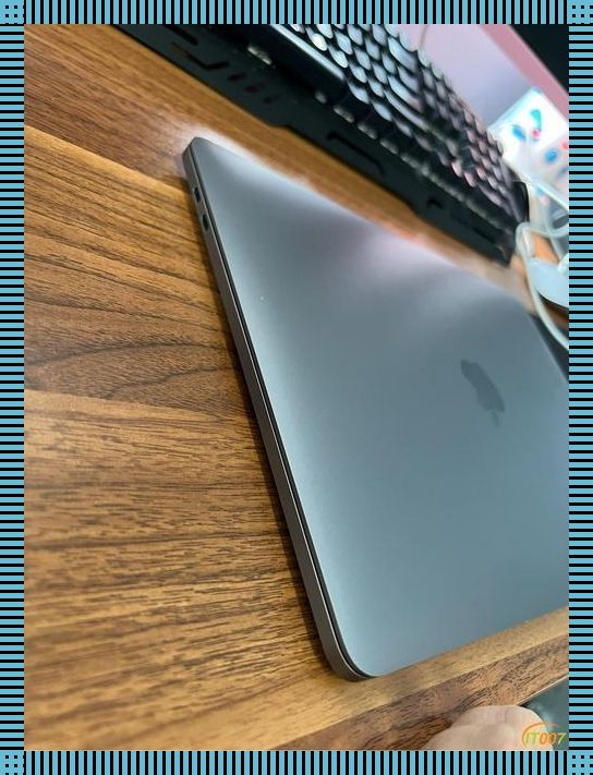 19岁MacBook Pro：潮玩新风尚