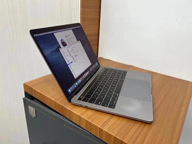 老龄MacBook Pro逆袭战：网友辣评，槽点变萌点！