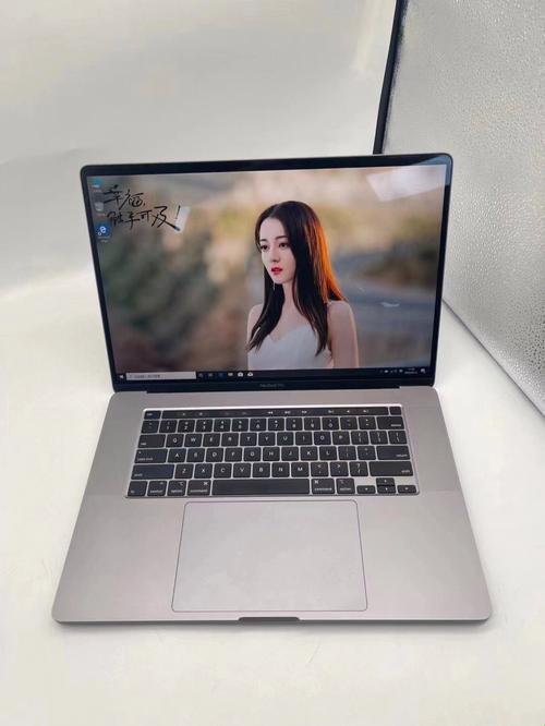 "未成年"MacBook Pro引发的科技狂潮：19岁少年炒热创新风暴