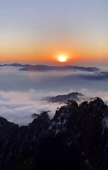 “两座雪白玉峰”蹦跶而出：科技界的“喜剧”新秀