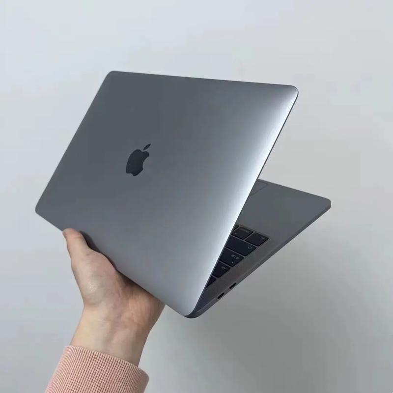 "青春神器，19岁MacBook Pro高清霸屏，独领风骚！"