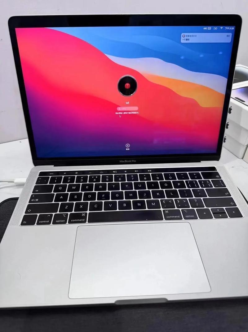 "18岁MacBook Pro高清功能，网友热议的新焦点：笑谈我那不羁的青春"