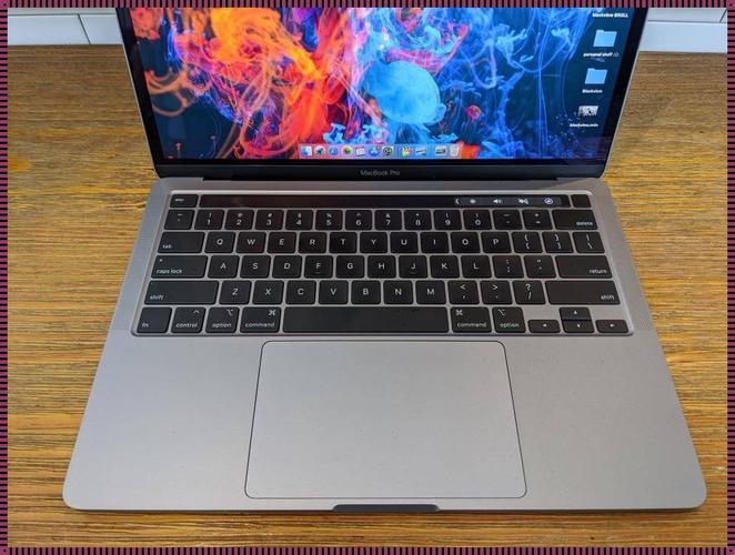 19岁少年与MacBook Pro的邂逅：高清盛宴，笑谈未来科技