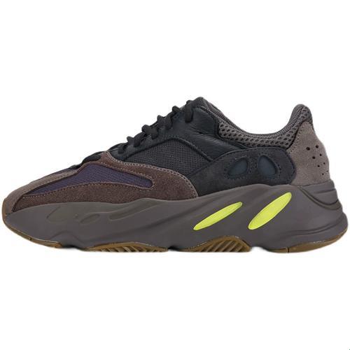 “YEEZY700硬气侧漏，全球瞩目下的另类风采”