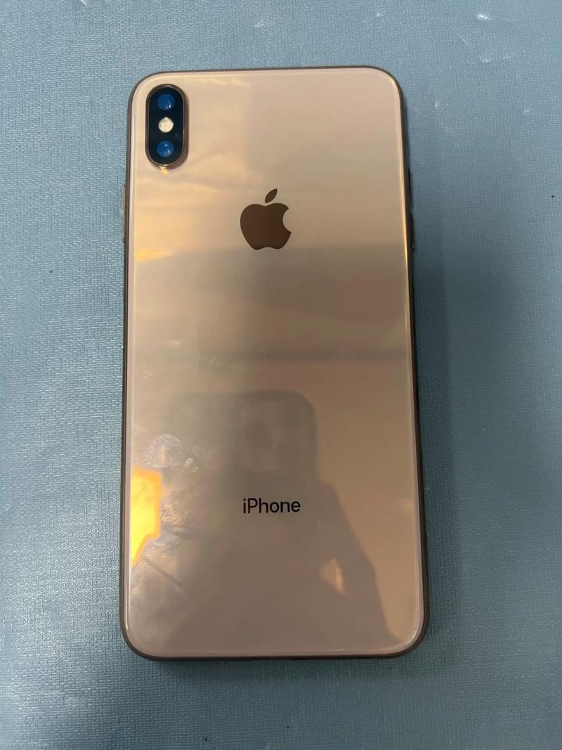 “iPhoneXSMax在日本，反转的科技怪兽”