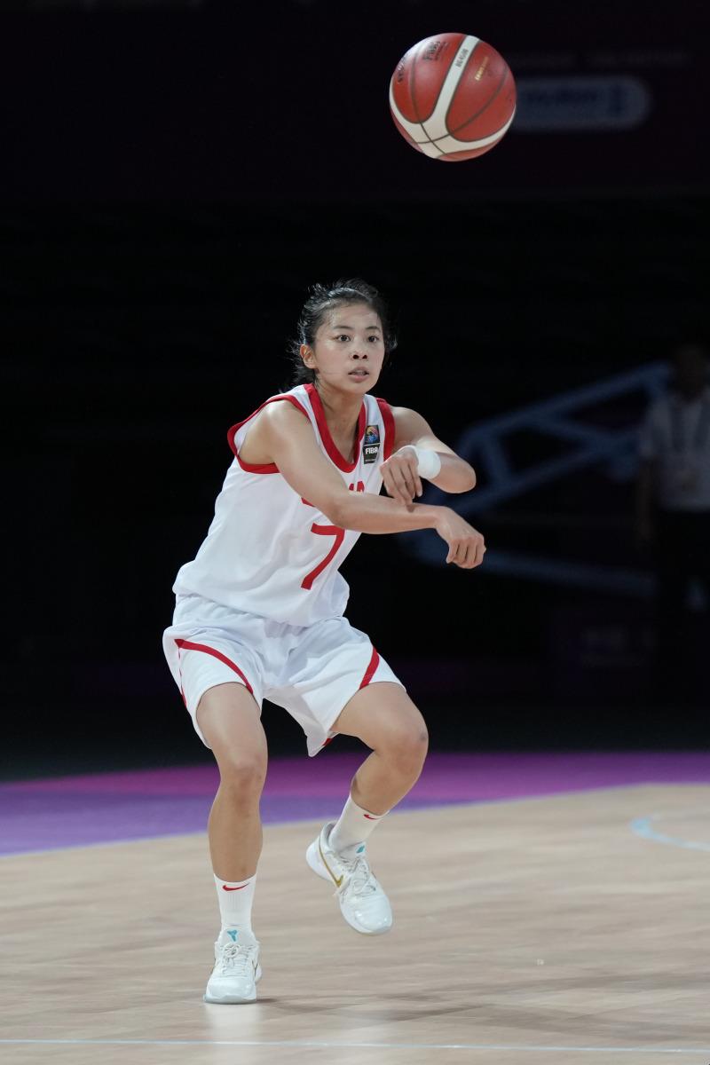 U18女篮直播，掀起狂潮！板块炸裂，笑谈间的“篮球火”