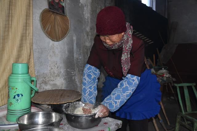 中国大妈户外烹饪奇迹：引人入胜的美食秀