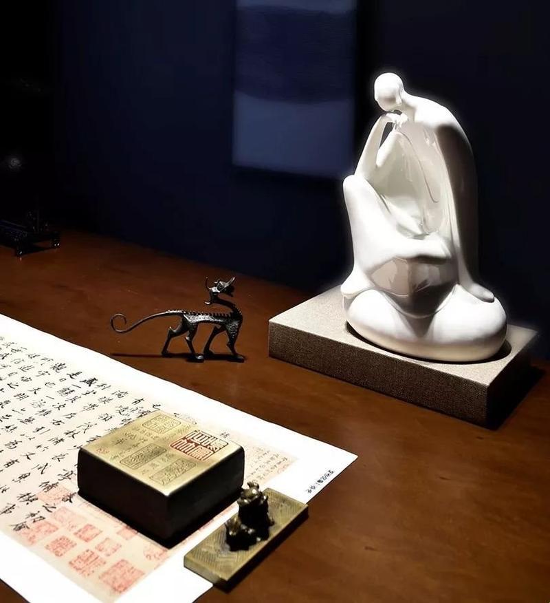 "137P大却人文艺术,全球热议下的讽刺独白"