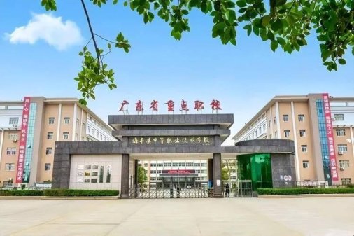 技校职校中专真香？网友直呼“职校迷宫”里的爱与荒诞