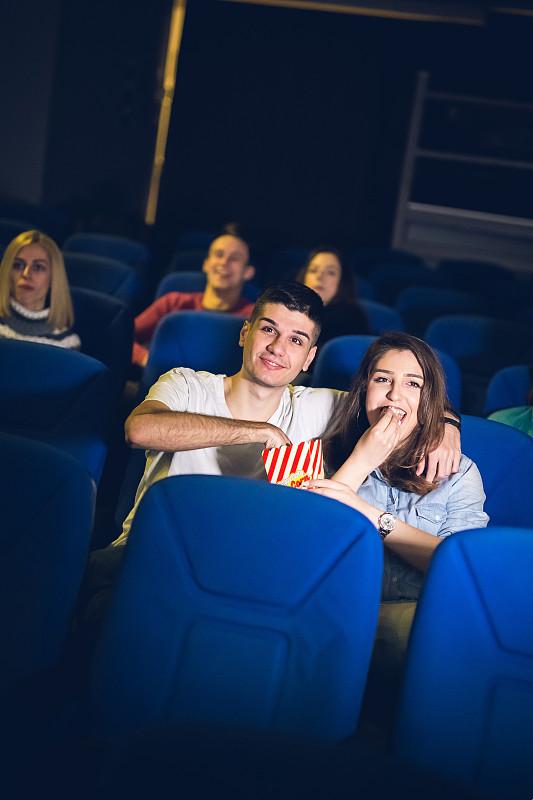 别让电影毁了约会夜！智能选片如何拯救情侣的浪漫时光？