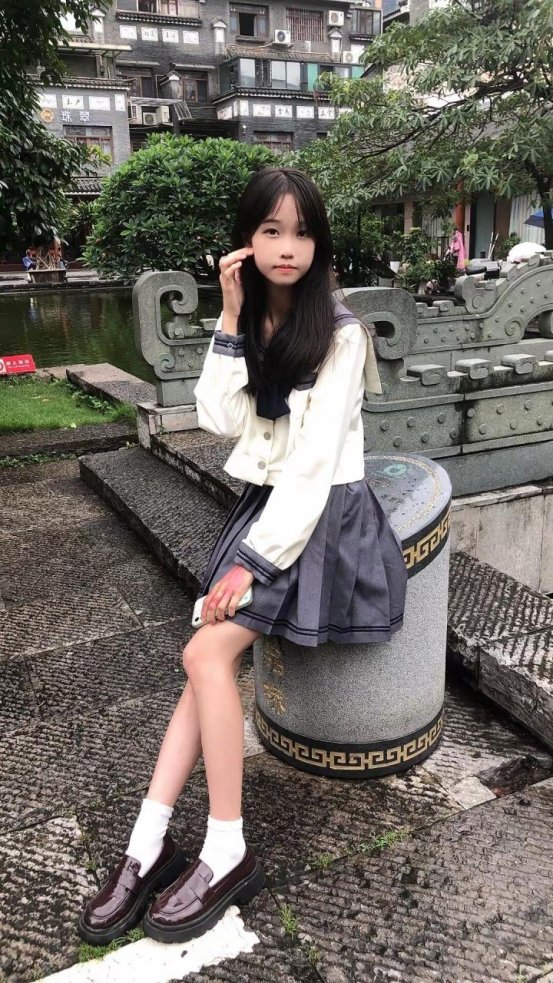 花10000元买初一女生?这个话题背后隐藏的消费陷阱与伦理困境