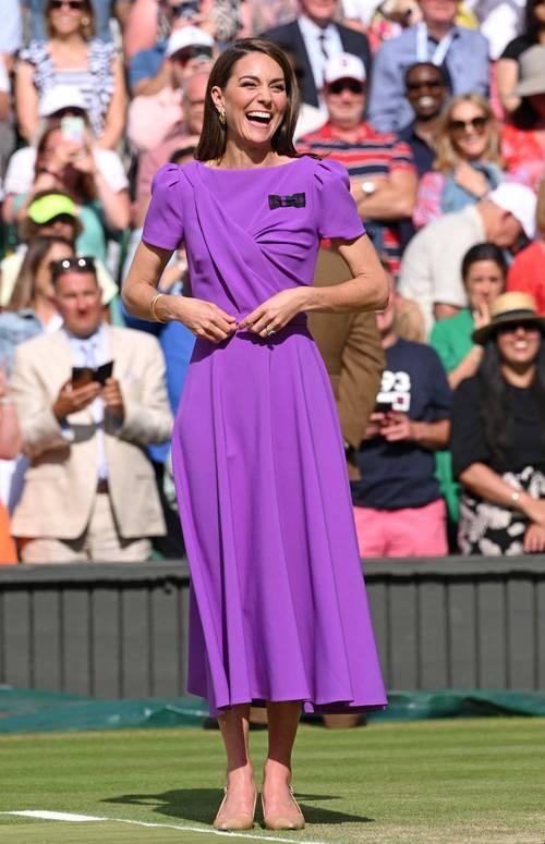 藏在裙摆里的未来伴侣?解密王妃同款下犬装置的全场景生存指南!