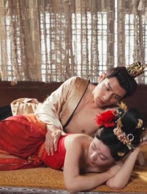 深宅代码:从侍妾生态学看当代决策优化的隐藏逻辑