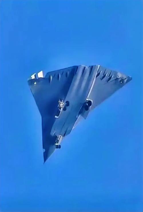 中国六代机怒怼美国?三发黑科技曝光后藏着什么战略阳谋