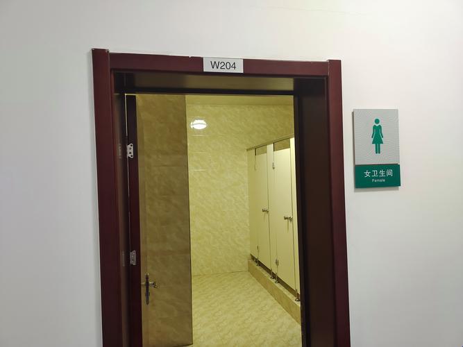 2025新物种!韵云小健学校公厕竟让校长直呼真香?