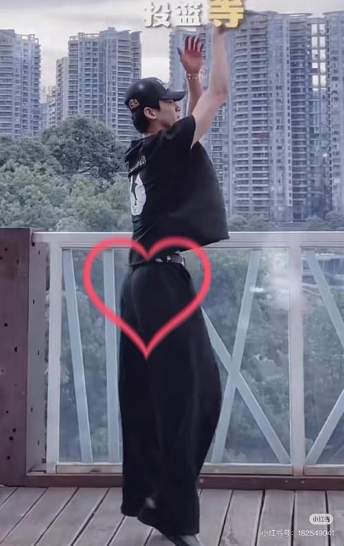 新2025白敬亭臀部鼓包事件引发全民追问！网友直呼这波操作太漂亮了？