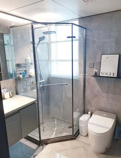 2025惊爆！洗手间竟成情感战场？四神集团伊恩相逸臣洗手间黑科技拆解