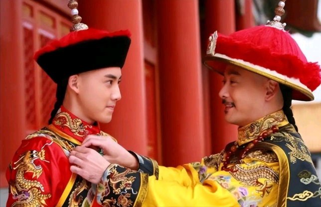 2025新说法！乾隆乾清宫抱人事件被挖出 网友：历史滤镜碎了