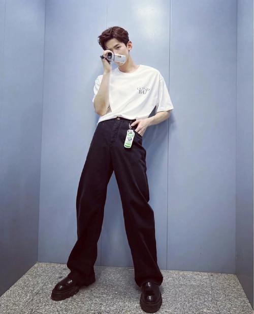 2025新裤子玄学:白敬亭起包事件藏着多少科技狠活?