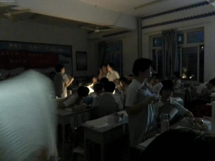 后排供电联盟：断电三秒启动的逆袭方程式