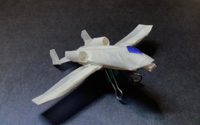 2025新争议!jaysonmerrill仿真纸飞机竟能对抗无人机?听听北美玩家怎么说