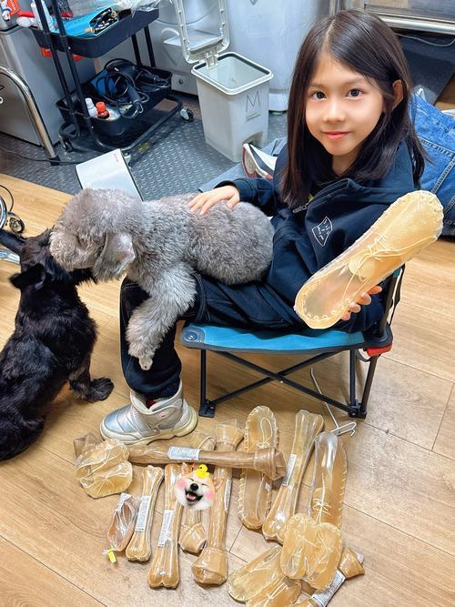 2025人狗胶配方竟被当零食？成都小哥实测3天结果炸锅